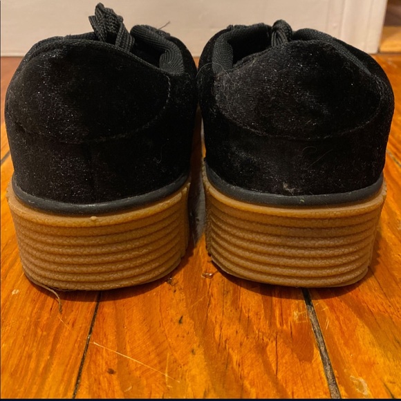 Shoes - Picture 4 of 8